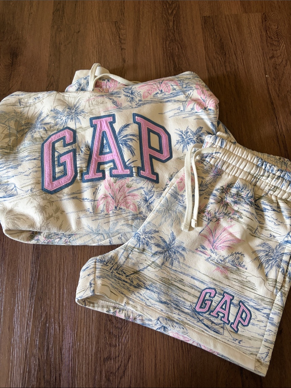 GAP womens Cream Shorts with Blue and Pink Tropical Print set size S